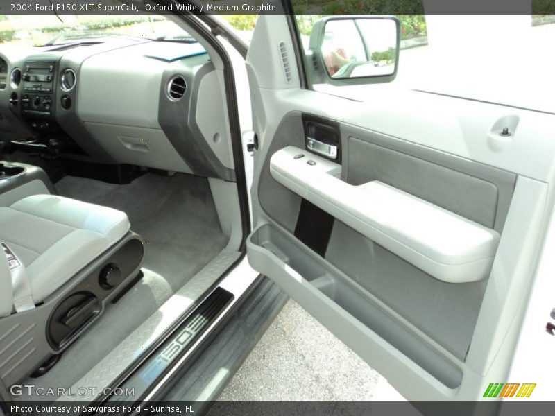 Oxford White / Medium Graphite 2004 Ford F150 XLT SuperCab