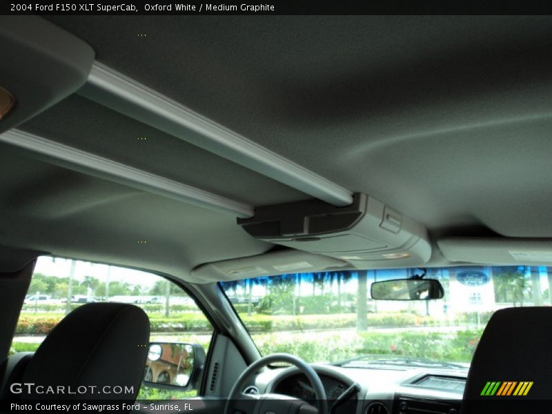 Oxford White / Medium Graphite 2004 Ford F150 XLT SuperCab