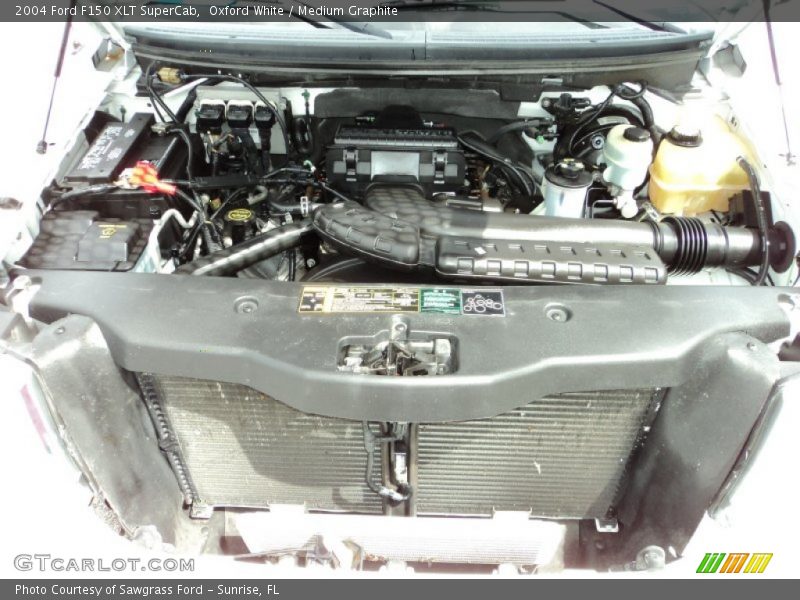 Oxford White / Medium Graphite 2004 Ford F150 XLT SuperCab