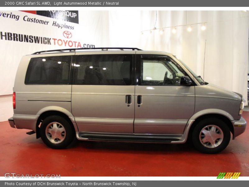 Light Autumnwood Metallic / Neutral 2000 GMC Safari SL AWD