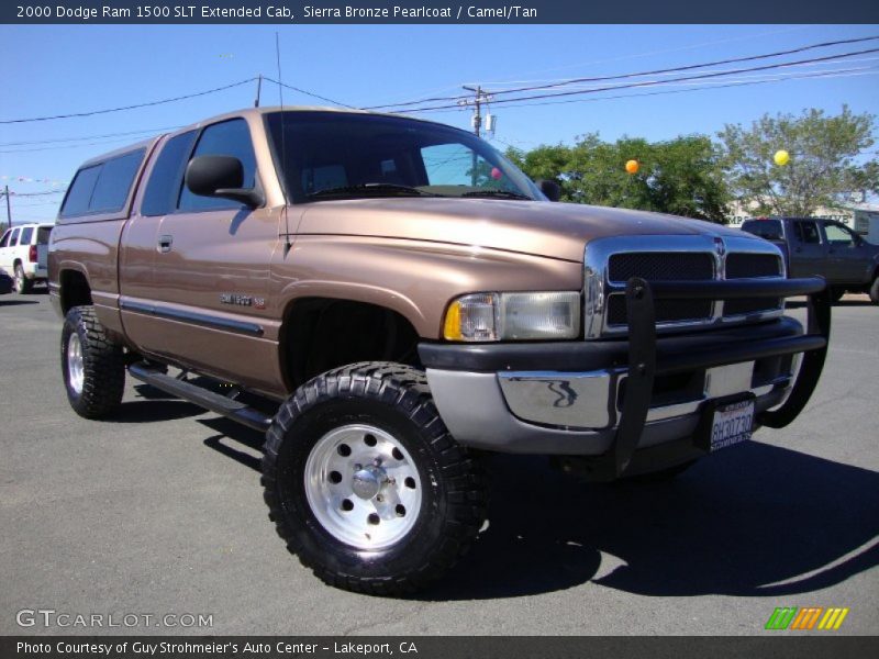 Front 3/4 View of 2000 Ram 1500 SLT Extended Cab