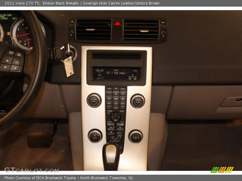 Ember Black Metallic / Soverign Hide Calcite Leather/Umbra Brown 2011 Volvo C70 T5