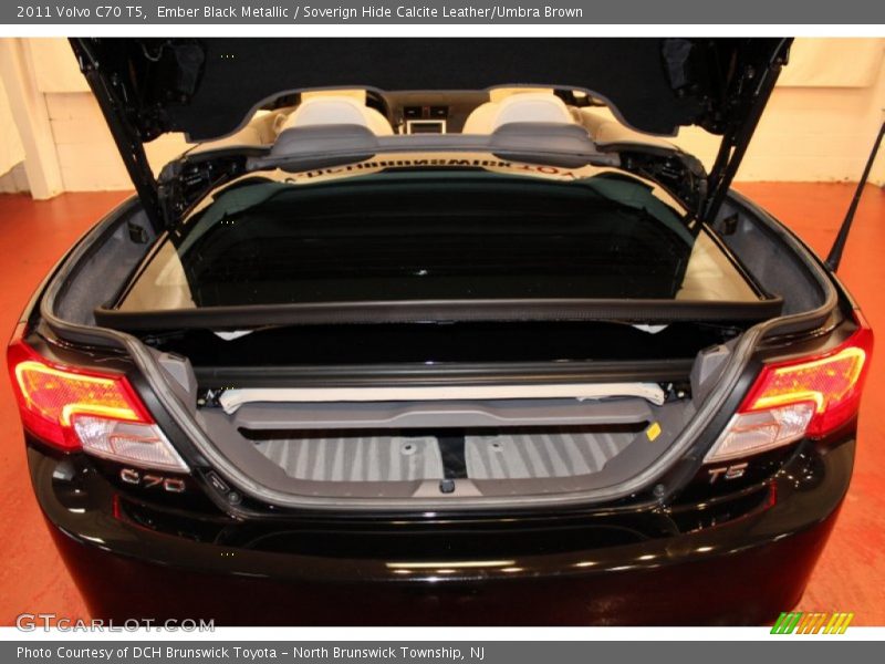 Ember Black Metallic / Soverign Hide Calcite Leather/Umbra Brown 2011 Volvo C70 T5