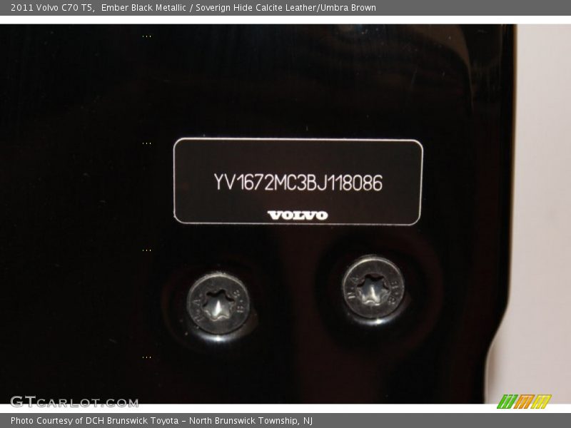 Ember Black Metallic / Soverign Hide Calcite Leather/Umbra Brown 2011 Volvo C70 T5