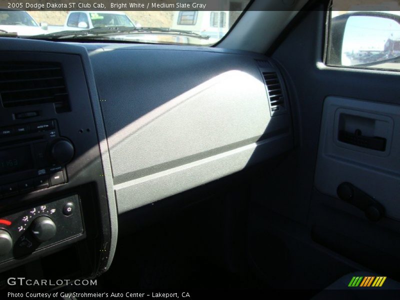 Bright White / Medium Slate Gray 2005 Dodge Dakota ST Club Cab