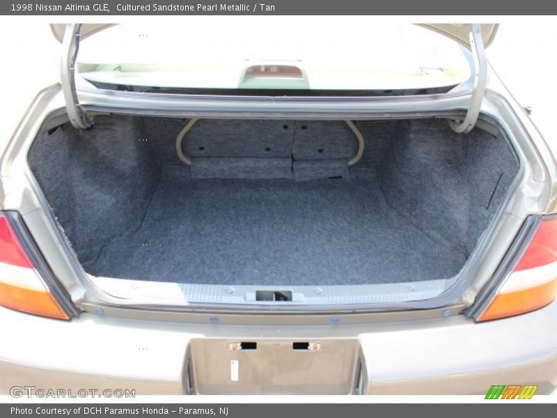  1998 Altima GLE Trunk
