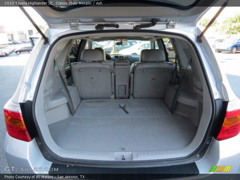 Classic Silver Metallic / Ash 2010 Toyota Highlander SE