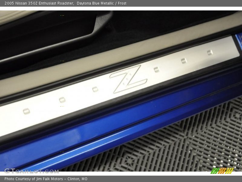 Daytona Blue Metallic / Frost 2005 Nissan 350Z Enthusiast Roadster