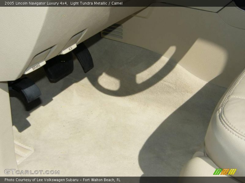 Light Tundra Metallic / Camel 2005 Lincoln Navigator Luxury 4x4