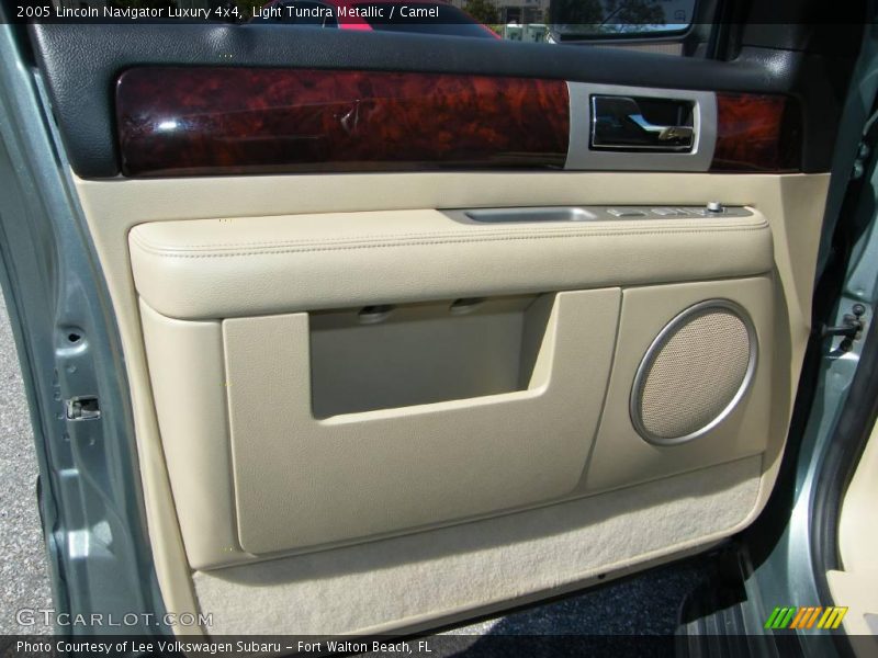 Light Tundra Metallic / Camel 2005 Lincoln Navigator Luxury 4x4