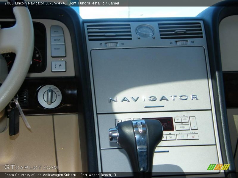 Light Tundra Metallic / Camel 2005 Lincoln Navigator Luxury 4x4
