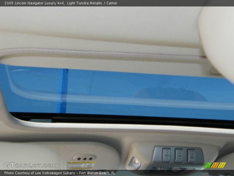 Light Tundra Metallic / Camel 2005 Lincoln Navigator Luxury 4x4