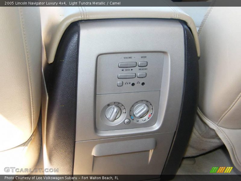 Light Tundra Metallic / Camel 2005 Lincoln Navigator Luxury 4x4