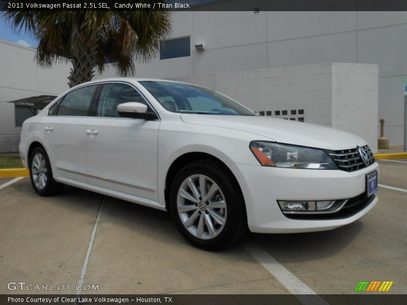 Candy White / Titan Black 2013 Volkswagen Passat 2.5L SEL