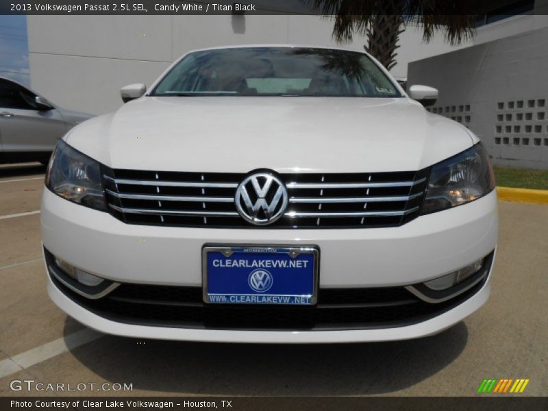 Candy White / Titan Black 2013 Volkswagen Passat 2.5L SEL