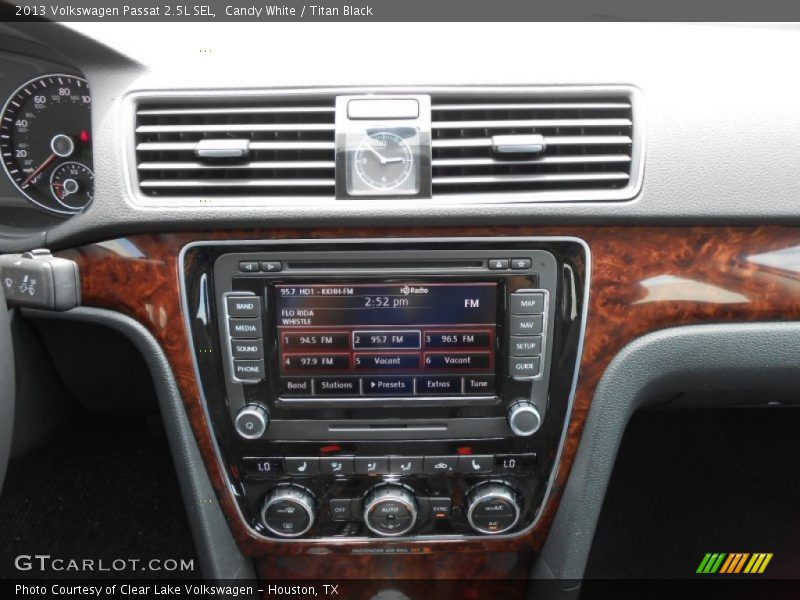 Candy White / Titan Black 2013 Volkswagen Passat 2.5L SEL