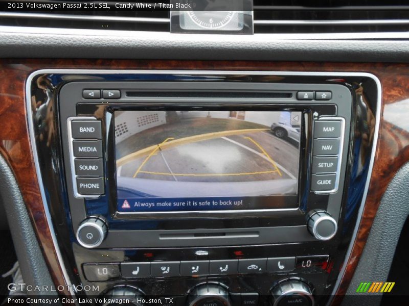 Candy White / Titan Black 2013 Volkswagen Passat 2.5L SEL