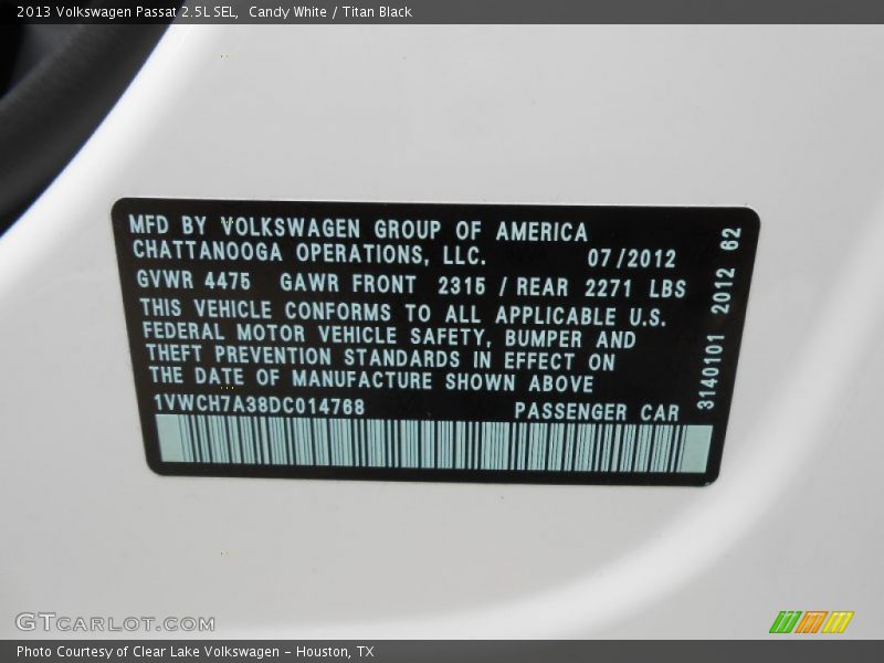 Candy White / Titan Black 2013 Volkswagen Passat 2.5L SEL
