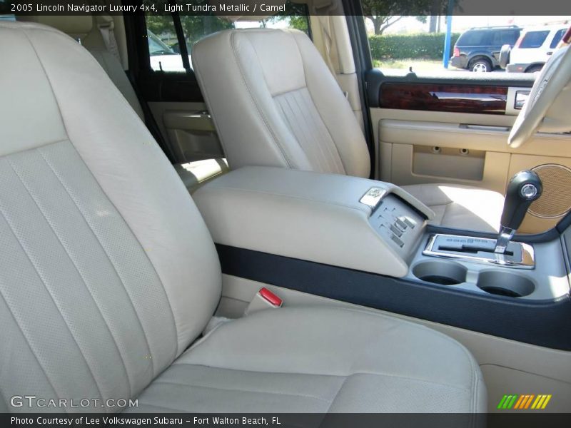 Light Tundra Metallic / Camel 2005 Lincoln Navigator Luxury 4x4