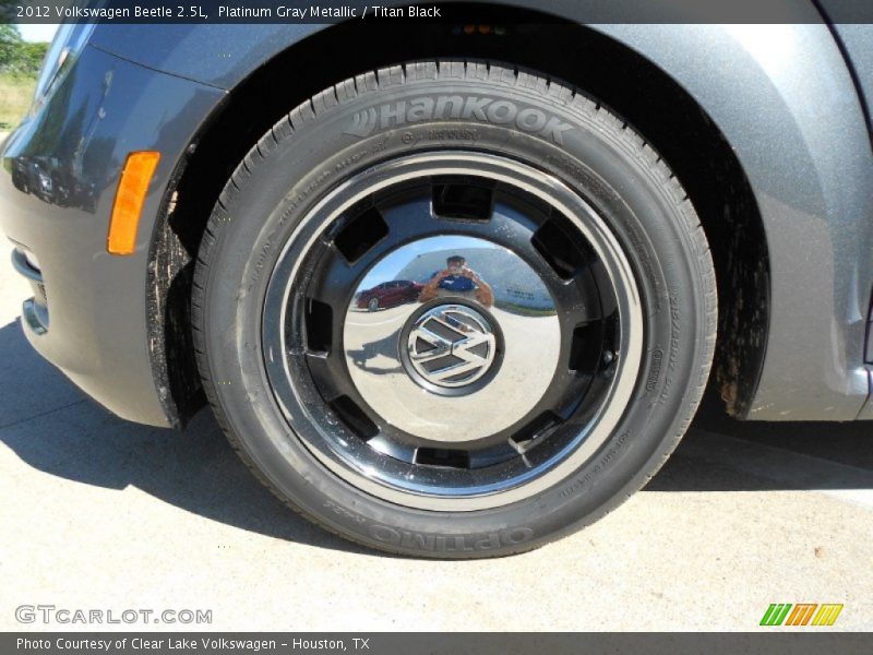 Platinum Gray Metallic / Titan Black 2012 Volkswagen Beetle 2.5L