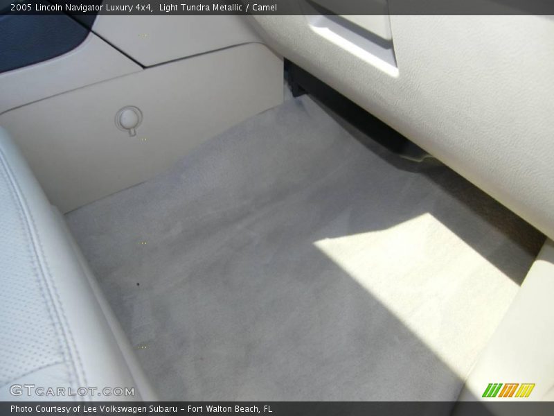 Light Tundra Metallic / Camel 2005 Lincoln Navigator Luxury 4x4