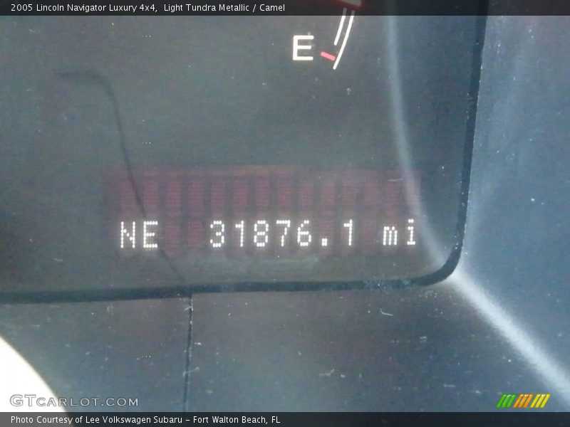 Light Tundra Metallic / Camel 2005 Lincoln Navigator Luxury 4x4