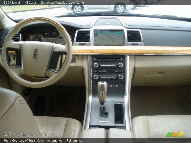 Dashboard of 2009 MKS Sedan