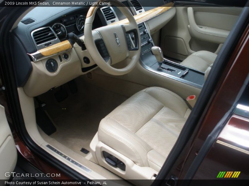 Light Camel Interior - 2009 MKS Sedan 