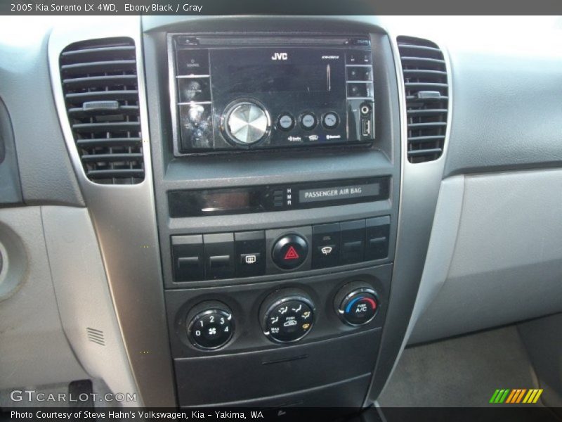 Ebony Black / Gray 2005 Kia Sorento LX 4WD