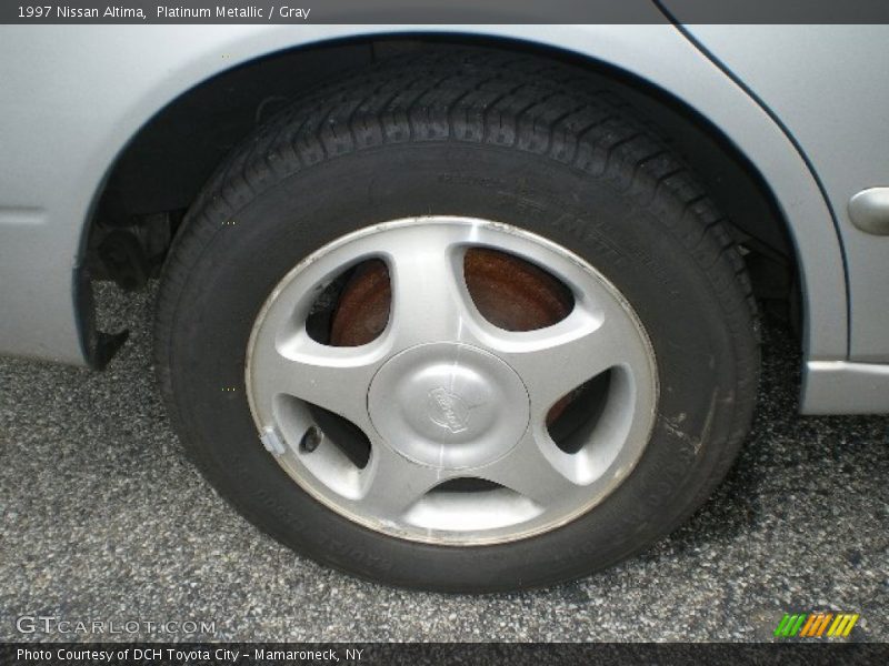 Platinum Metallic / Gray 1997 Nissan Altima