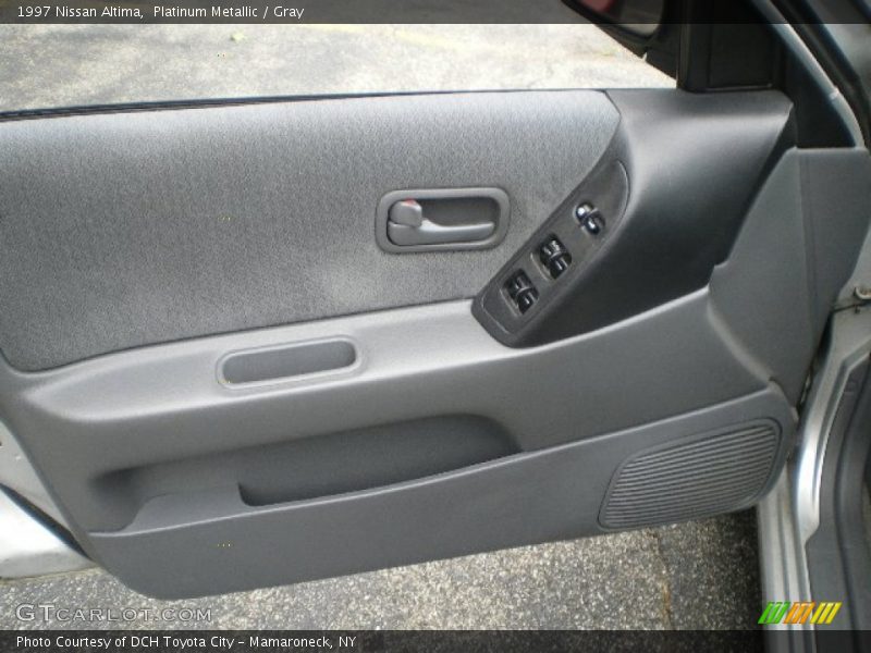 Platinum Metallic / Gray 1997 Nissan Altima