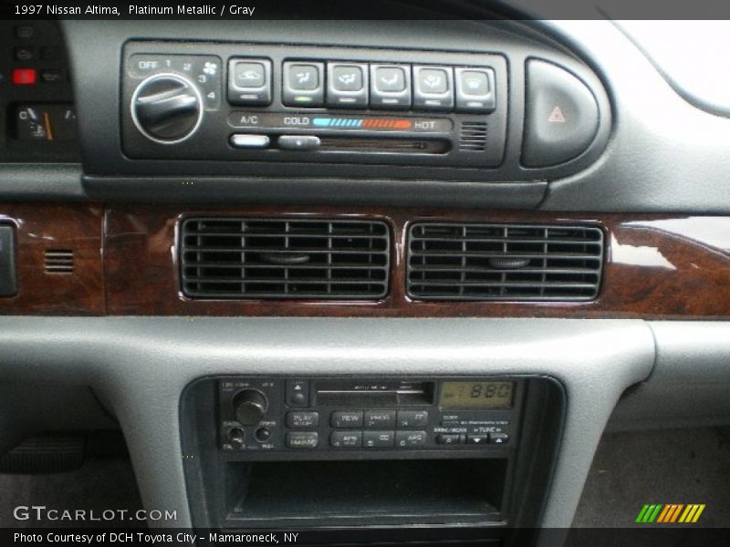 Platinum Metallic / Gray 1997 Nissan Altima