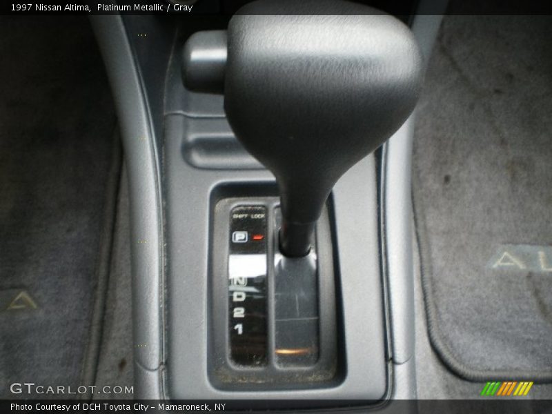 Platinum Metallic / Gray 1997 Nissan Altima