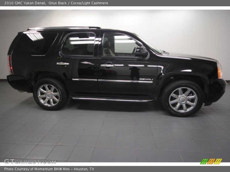 Onyx Black / Cocoa/Light Cashmere 2010 GMC Yukon Denali