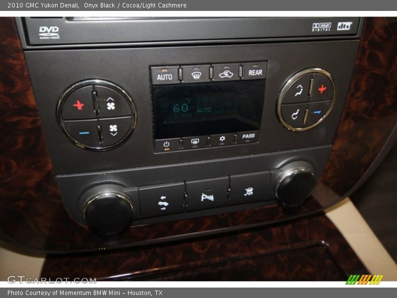 Onyx Black / Cocoa/Light Cashmere 2010 GMC Yukon Denali