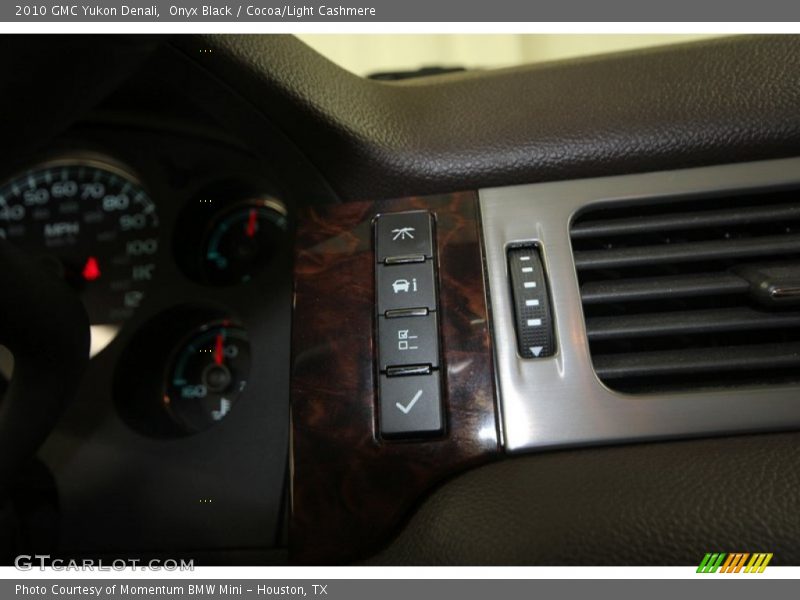 Onyx Black / Cocoa/Light Cashmere 2010 GMC Yukon Denali