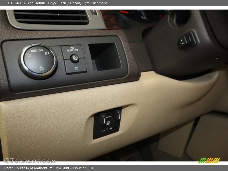 Onyx Black / Cocoa/Light Cashmere 2010 GMC Yukon Denali