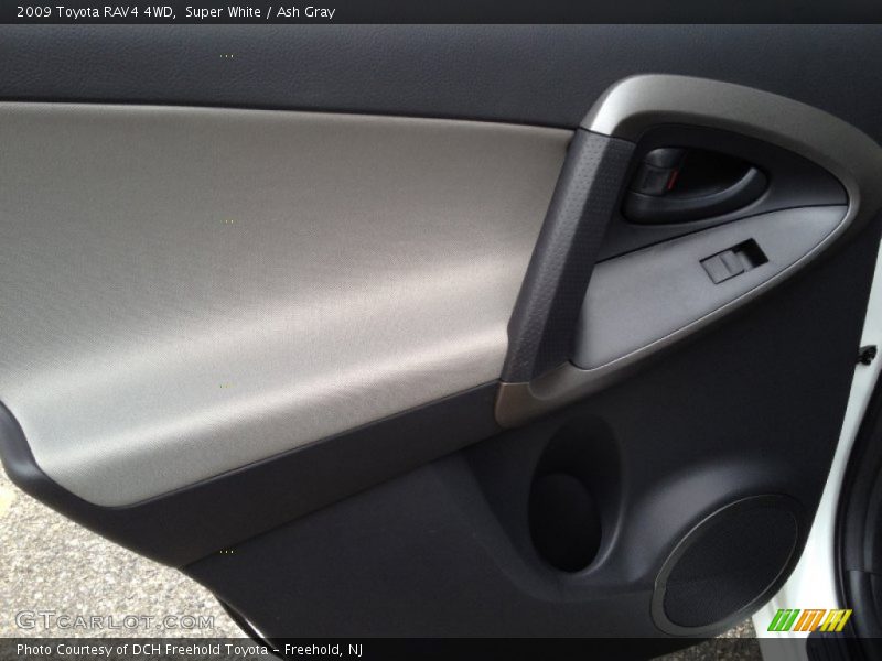 Super White / Ash Gray 2009 Toyota RAV4 4WD