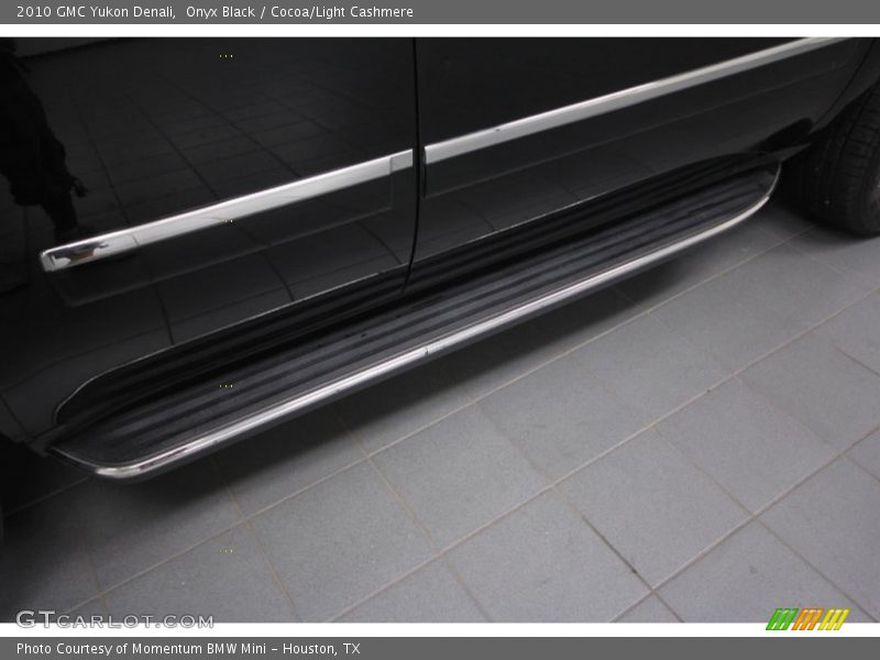 Onyx Black / Cocoa/Light Cashmere 2010 GMC Yukon Denali
