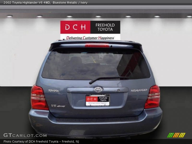 Bluestone Metallic / Ivory 2002 Toyota Highlander V6 4WD