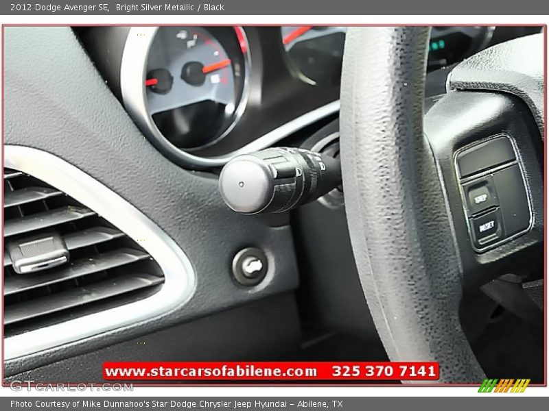 Bright Silver Metallic / Black 2012 Dodge Avenger SE