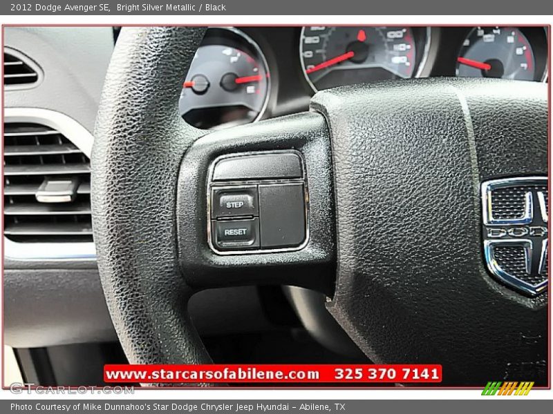Bright Silver Metallic / Black 2012 Dodge Avenger SE