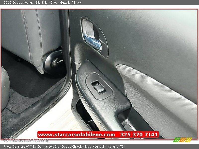 Bright Silver Metallic / Black 2012 Dodge Avenger SE