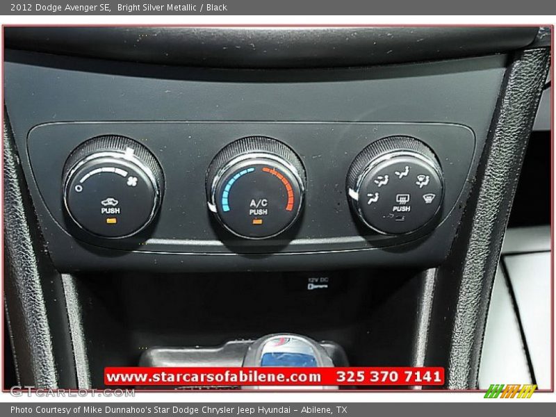 Bright Silver Metallic / Black 2012 Dodge Avenger SE