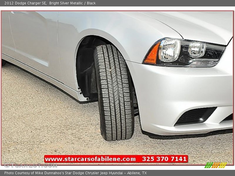 Bright Silver Metallic / Black 2012 Dodge Charger SE