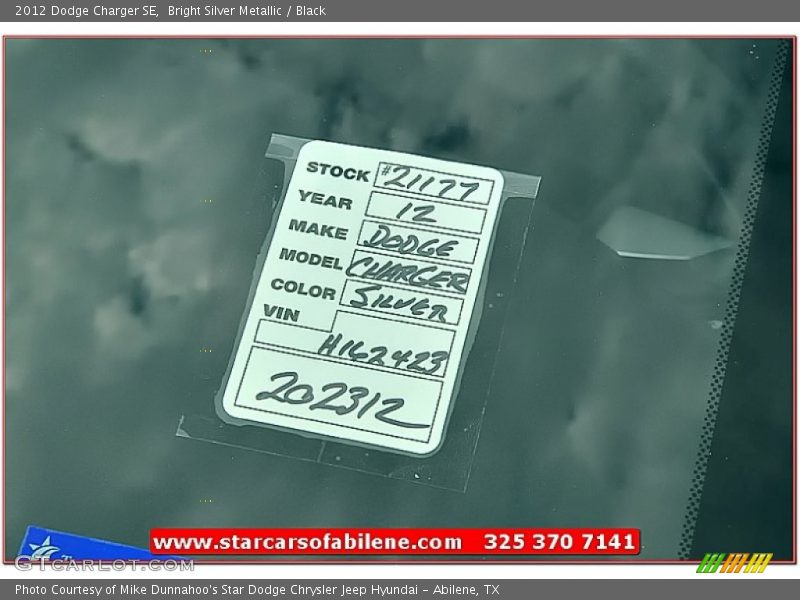 Bright Silver Metallic / Black 2012 Dodge Charger SE
