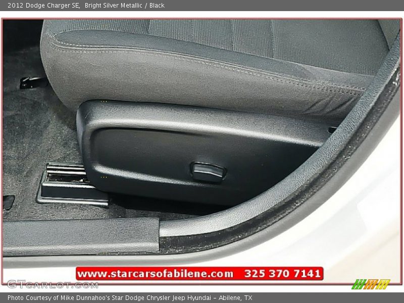 Bright Silver Metallic / Black 2012 Dodge Charger SE