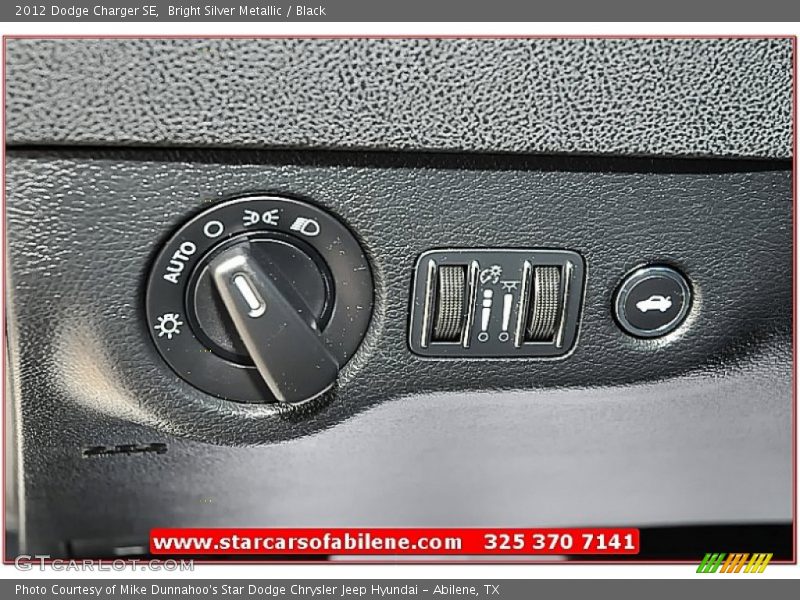 Bright Silver Metallic / Black 2012 Dodge Charger SE