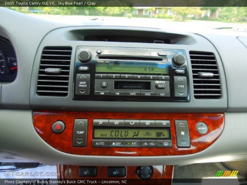 Controls of 2005 Camry XLE V6