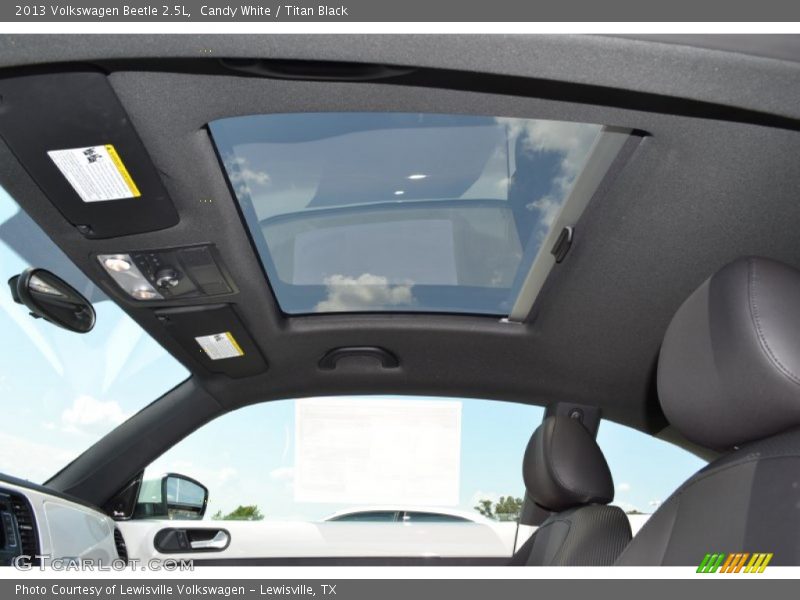 Candy White / Titan Black 2013 Volkswagen Beetle 2.5L